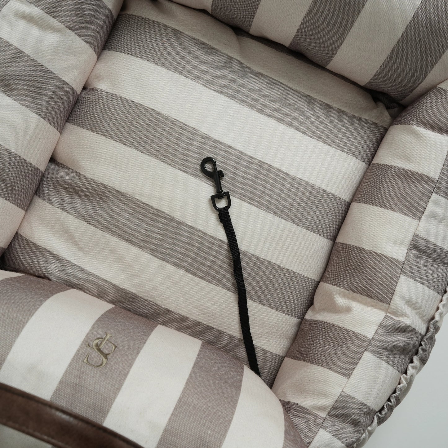 Car Seat Lara | Striped 2.0 – 3-in-1 Dog Car Seat, Bed & Travel Bag
