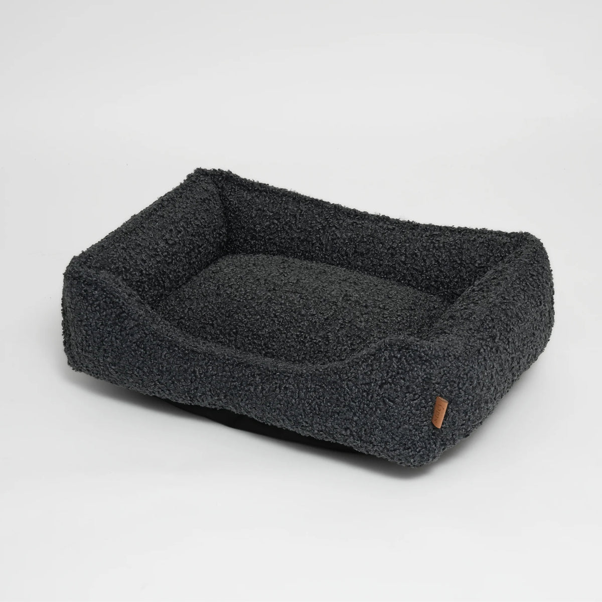 Hundeseng Tora | Storm Curly – Hyggelig og stilfuld plyshundeseng