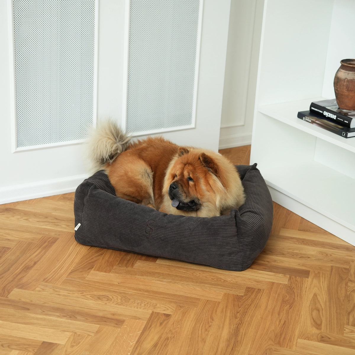 Vera Hundeseng – Mørk Eg Corduroy | Memory Foam Comfort