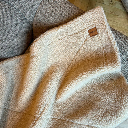 Soft Dog Blanket in Teddy Fleece – Beige | Scandinavian Design
