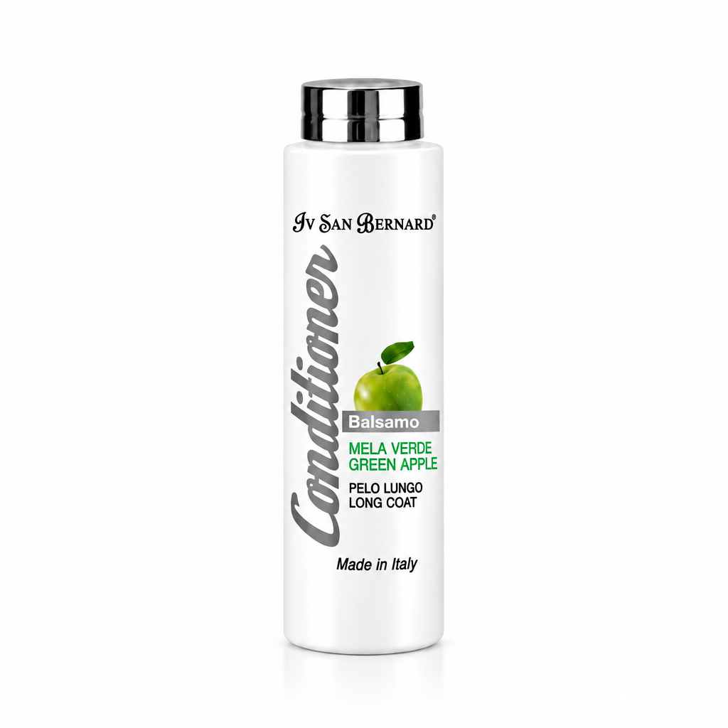 A white bottle of Iv San Bernard Conditioner Balsamo in Mela Verde Green Apple flavor, featuring a shiny silver cap and a green apple graphic on the label.